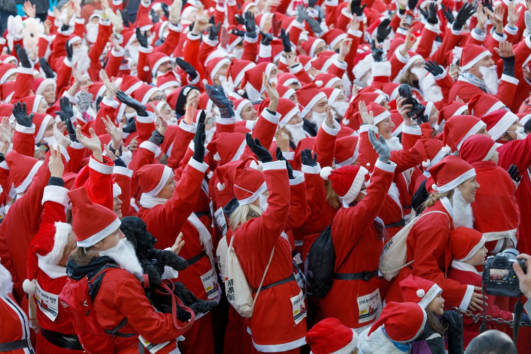 A large group of Santa Claus enthusiasts